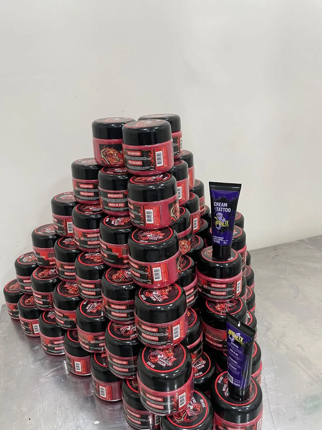 Stock de productos HornetX listos para distribución